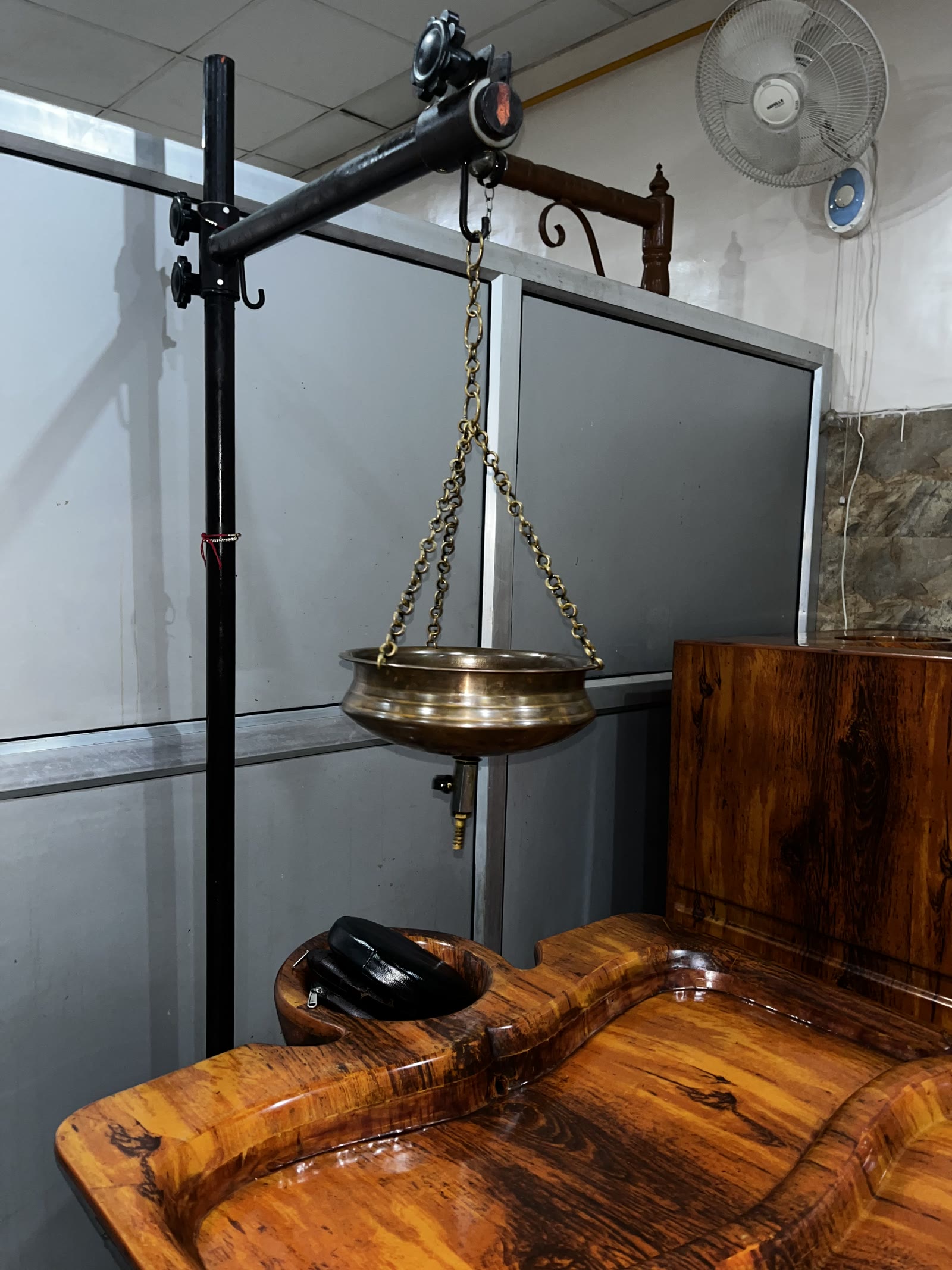 Shirodhara setup in a hospital Panchakarma suite
